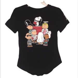 Peanuts Snoopy Charlie Brown Gang Trick or Treat Halloween Graphic Fitted Tee S